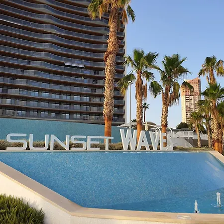 Daire Sunset Waves By Kalmarent