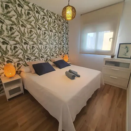 Sunset Waves By Kalmarent