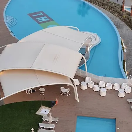 Sunset Waves By Kalmarent *