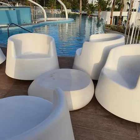 Sunset Waves By Kalmarent