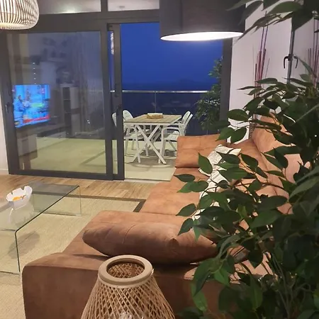 Sunset Waves By Kalmarent